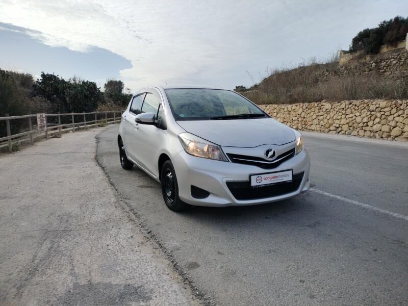 TOYOTA VITZ 2013